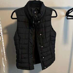 GAP Black Quilted Sleeveless Puffer Vest